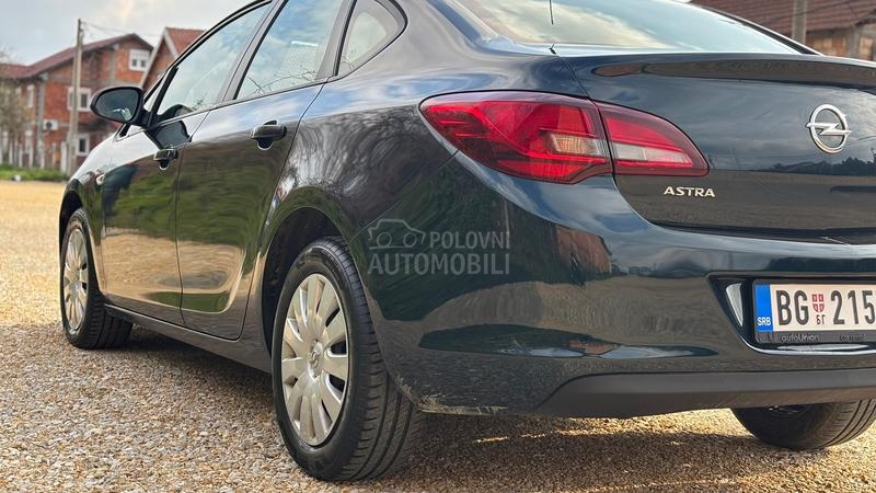 Opel Astra J 