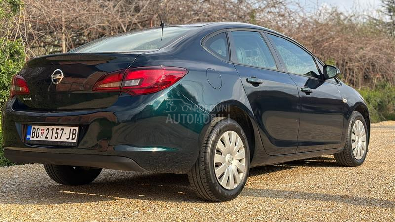 Opel Astra J 