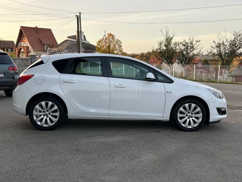 Opel Astra J 1.4 RE STAJLING