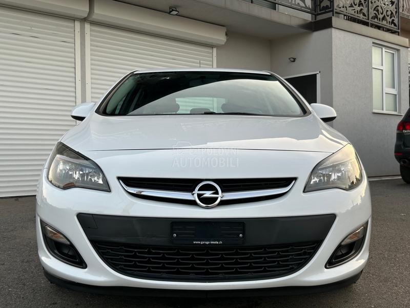 Opel Astra J 1.4 RE STAJLING