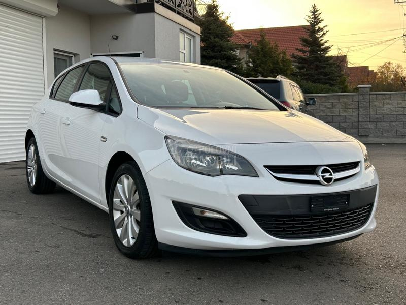 Opel Astra J 1.4 RE STAJLING