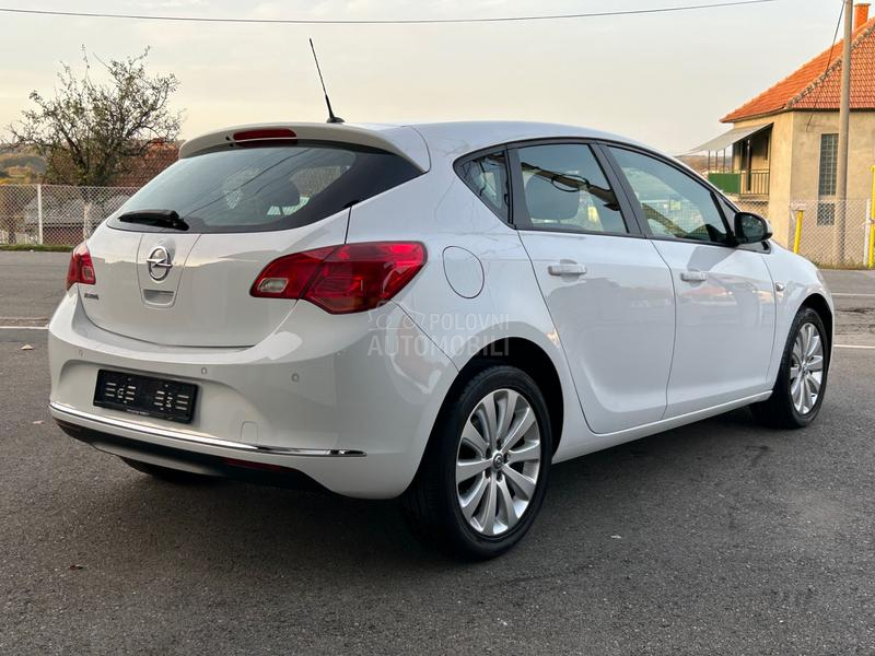 Opel Astra J 1.4 RE STAJLING
