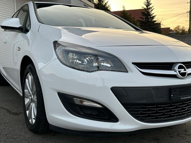 Opel Astra J 1.4 RE STAJLING