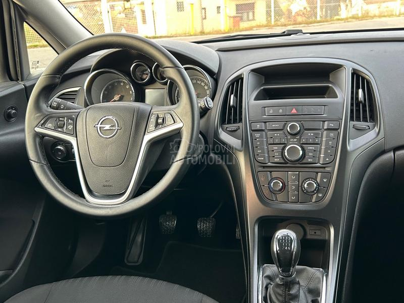 Opel Astra J 1.4 RE STAJLING