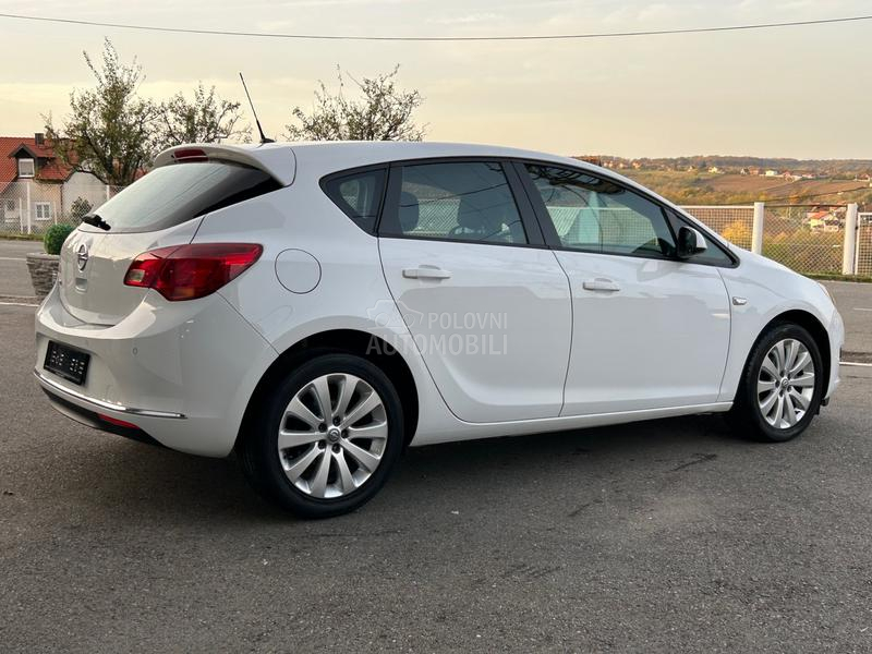 Opel Astra J 1.4 RE STAJLING