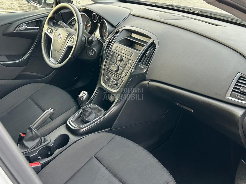 Opel Astra J 1.4 RE STAJLING