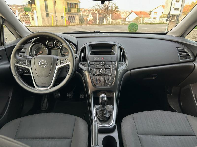 Opel Astra J 1.4 RE STAJLING
