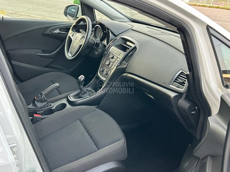Opel Astra J 1.4 RE STAJLING