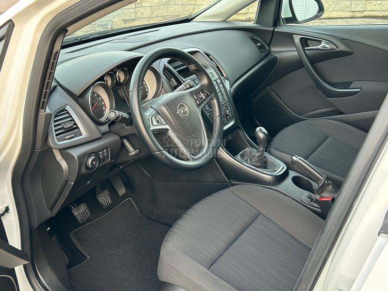 Opel Astra J 1.4 RE STAJLING