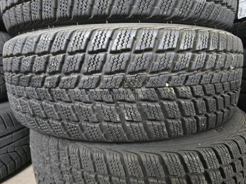 Nexen 235/65 R17 Zimska