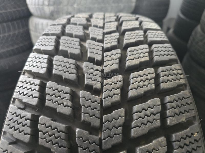 Nexen 235/65 R17 Zimska