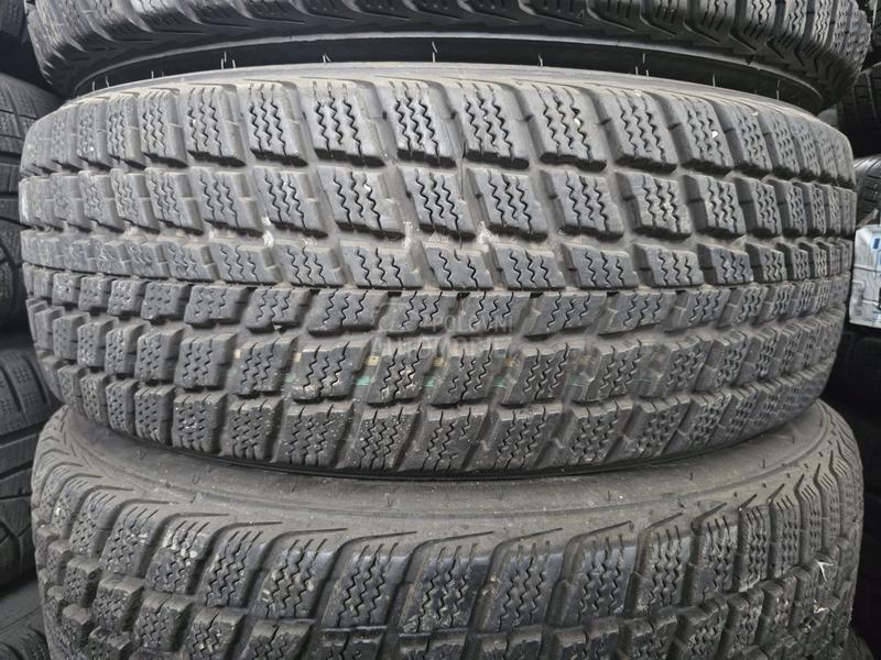 Nexen 235/65 R17 Zimska