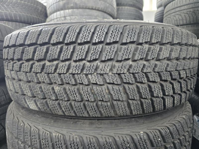 Nexen 235/65 R17 Zimska
