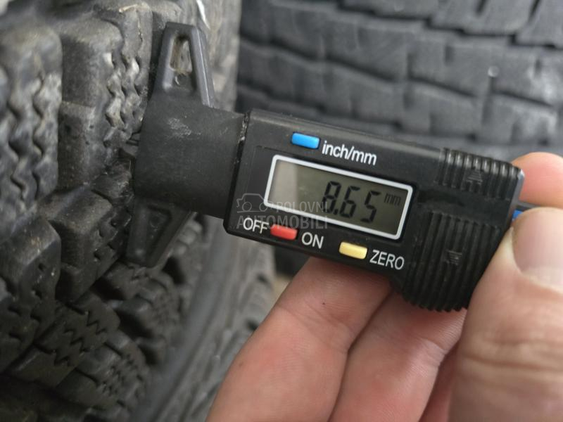 Nexen 235/65 R17 Zimska