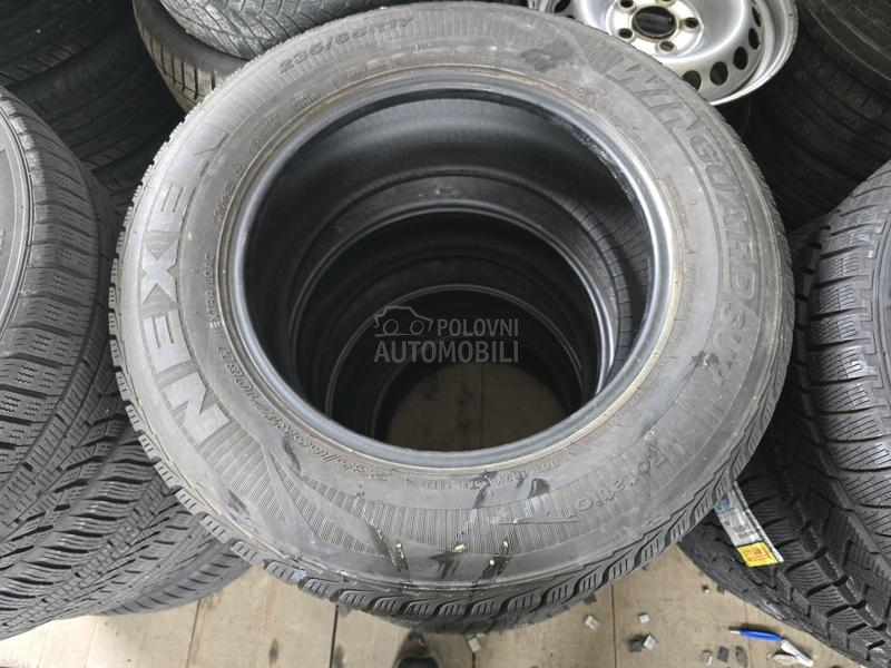 Nexen 235/65 R17 Zimska