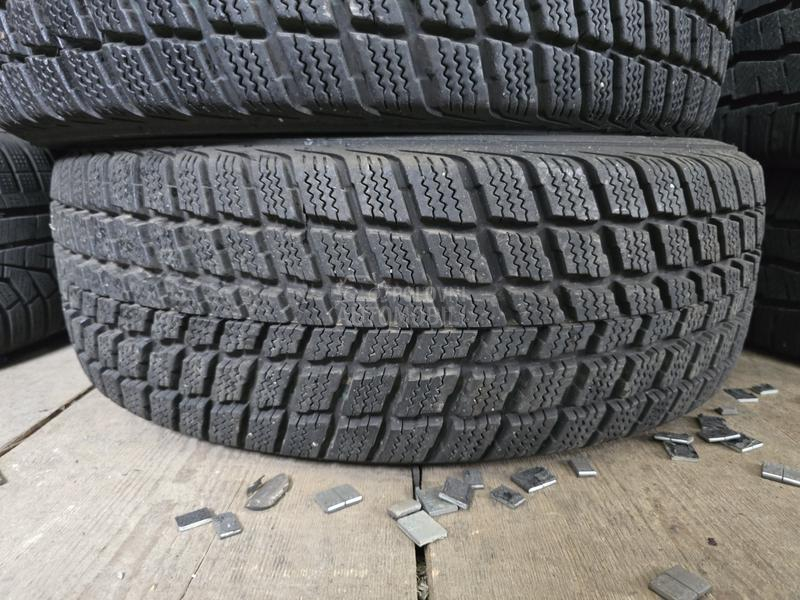 Nexen 235/65 R17 Zimska