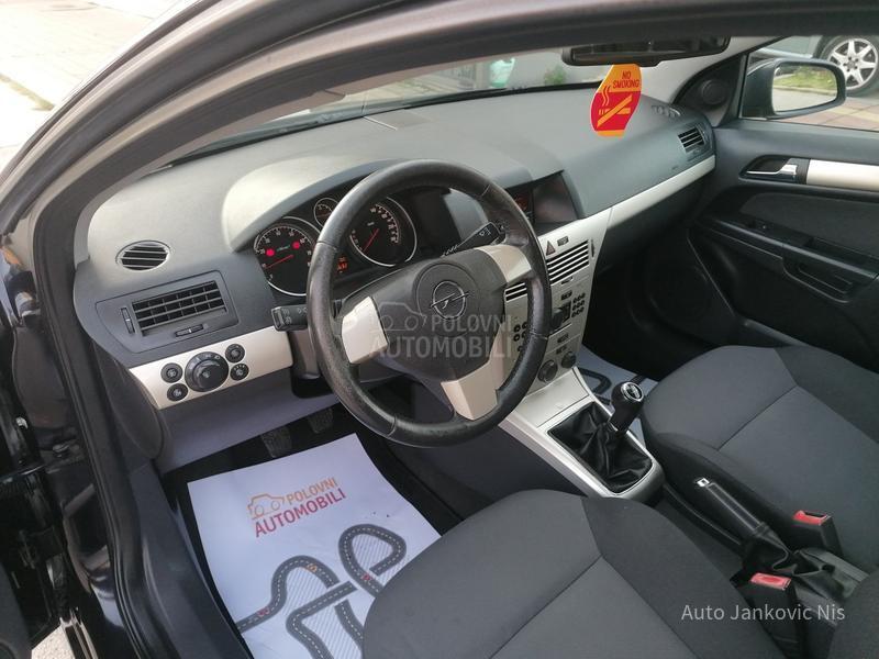 Opel Astra H 1.6i ESSENTIA CH