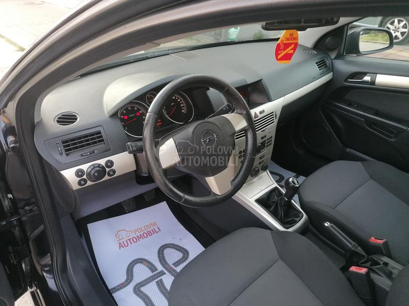 Opel Astra H 1.6i ESSENTIA CH