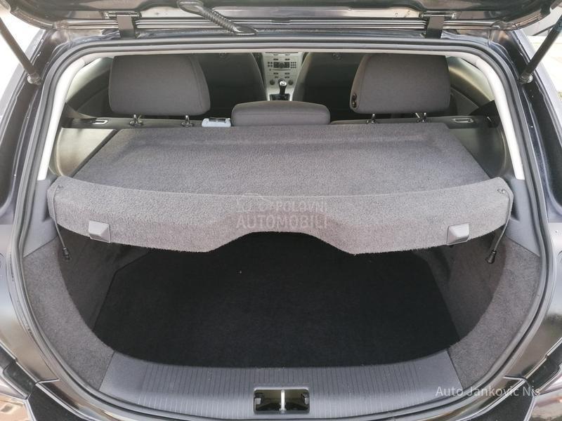 Opel Astra H 1.6i ESSENTIA CH