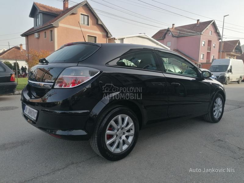 Opel Astra H 1.6i ESSENTIA CH