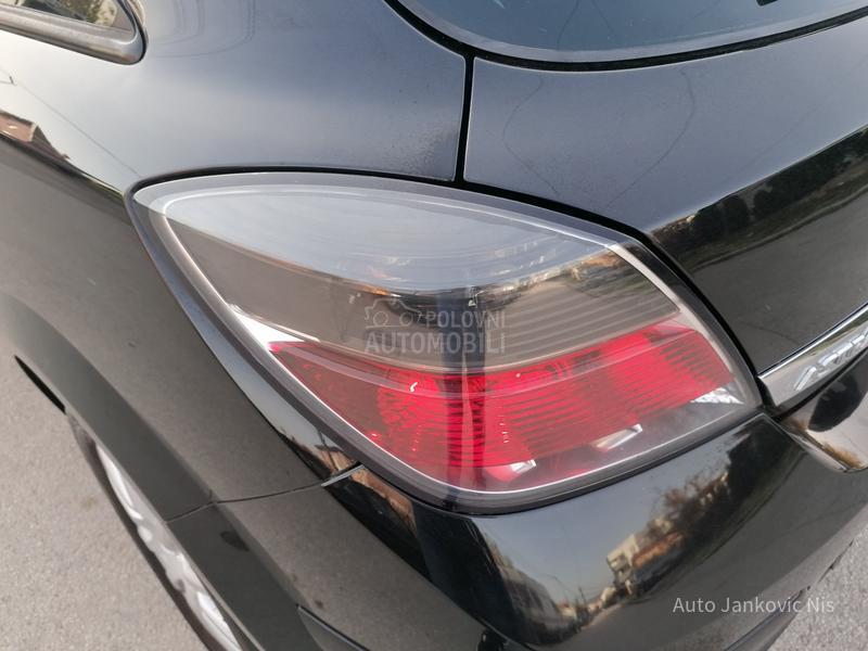 Opel Astra H 1.6i ESSENTIA CH