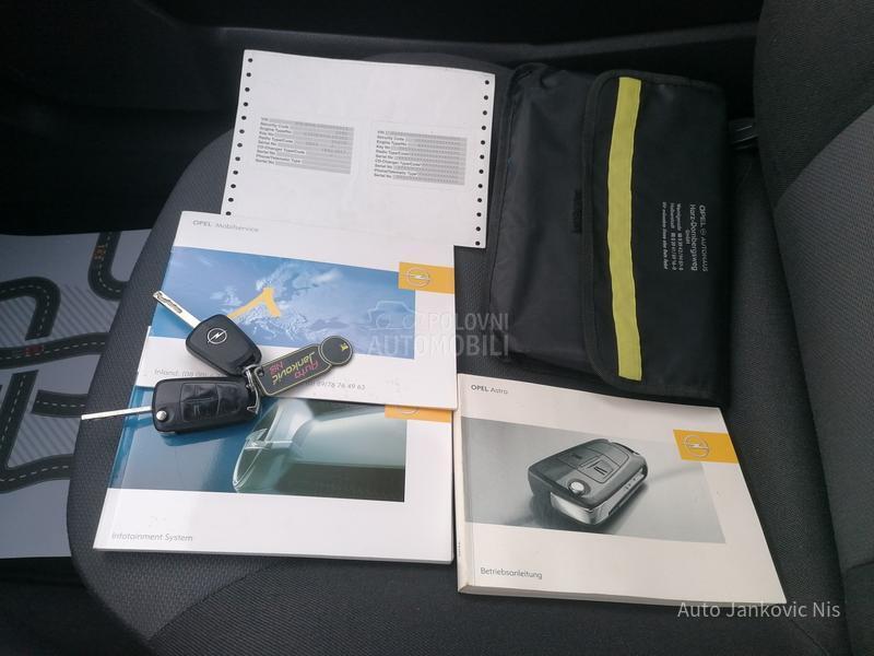 Opel Astra H 1.6i ESSENTIA CH