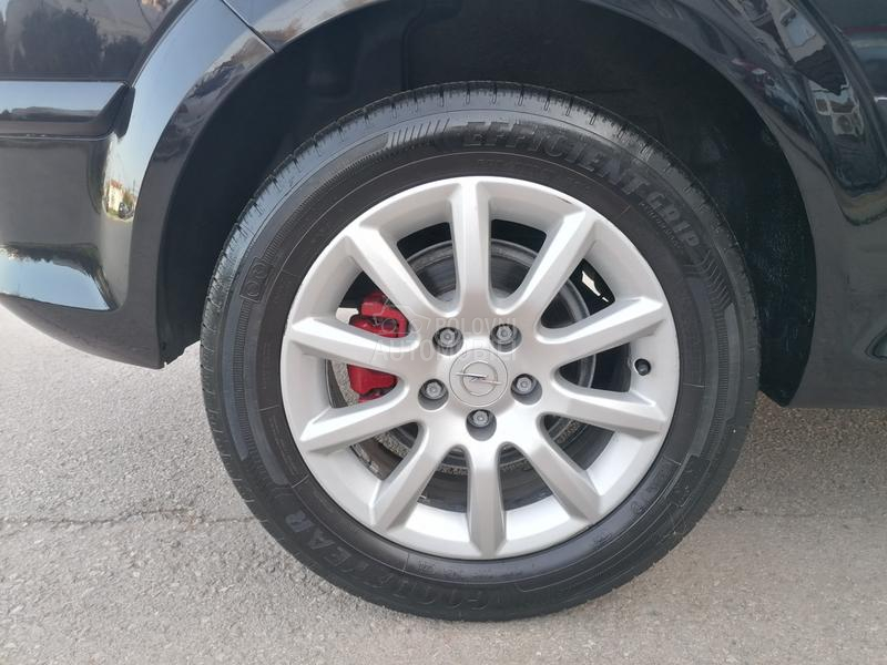 Opel Astra H 1.6i ESSENTIA CH