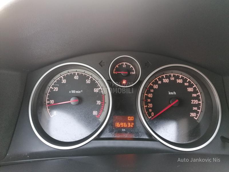 Opel Astra H 1.6i ESSENTIA CH
