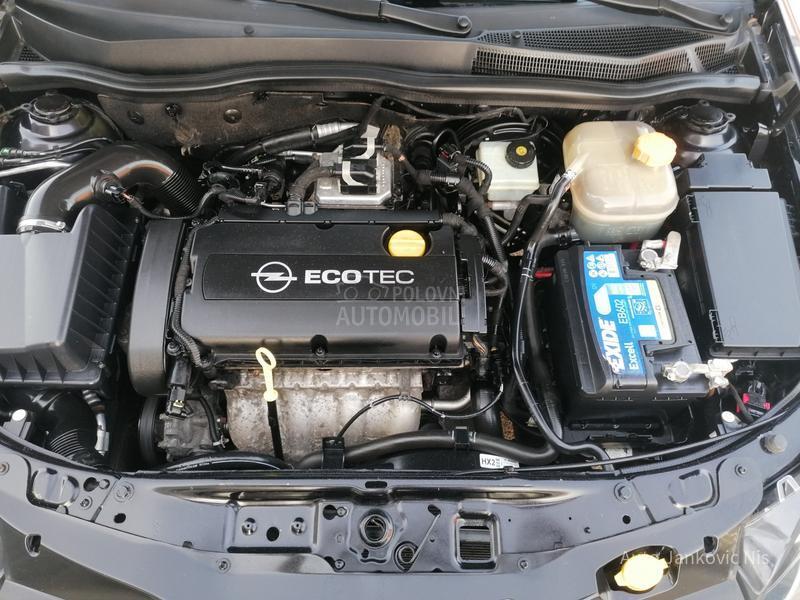 Opel Astra H 1.6i ESSENTIA CH