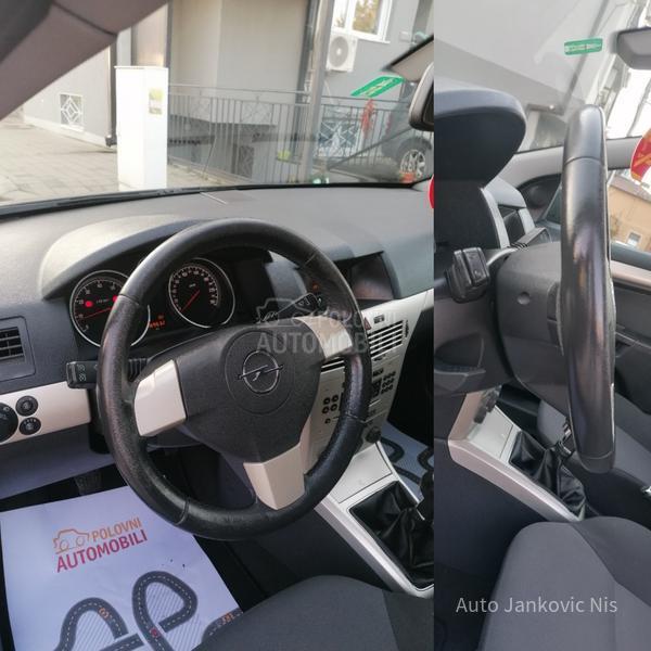 Opel Astra H 1.6i ESSENTIA CH