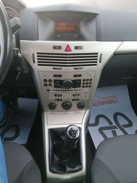 Opel Astra H 1.6i ESSENTIA CH