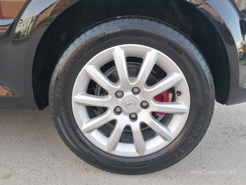 Opel Astra H 1.6i ESSENTIA CH