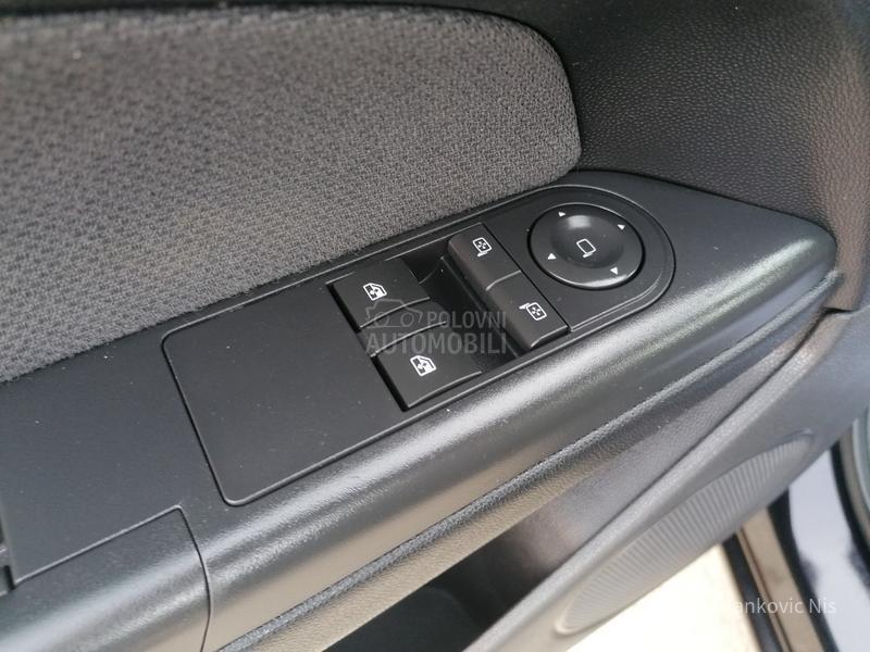 Opel Astra H 1.6i ESSENTIA CH