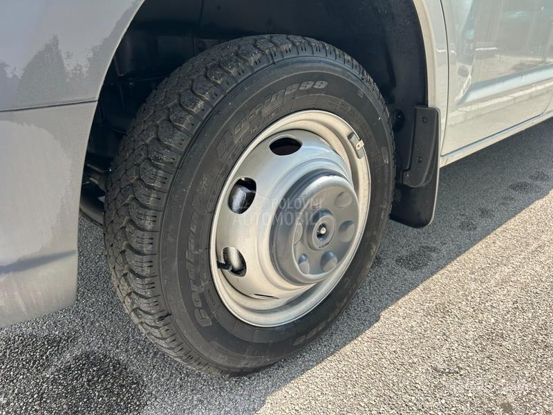 GAZ NN CREW VAN 7 sed.