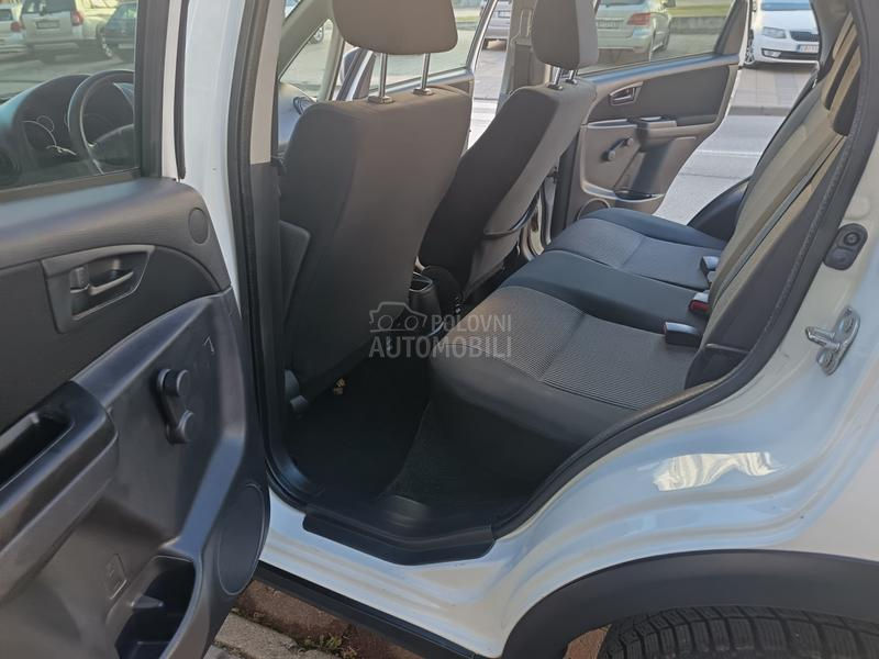 Suzuki SX4 1.6 iz CH  4X4