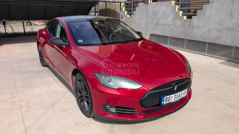 Tesla Model S 85