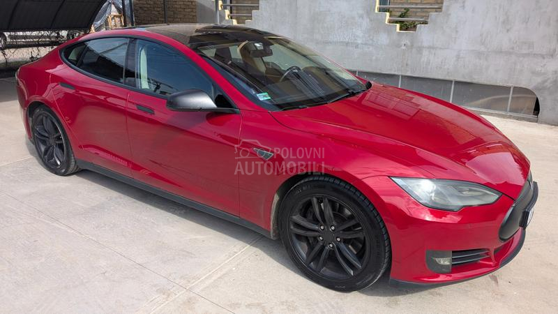 Tesla Model S 85