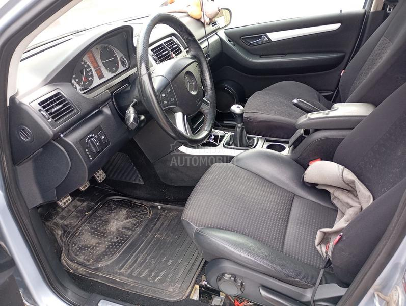 Mercedes Benz B 200 