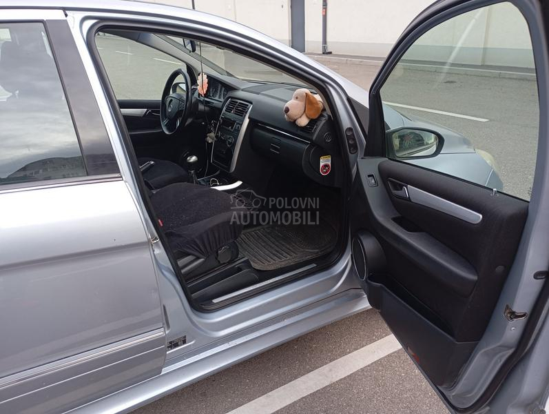 Mercedes Benz B 200 