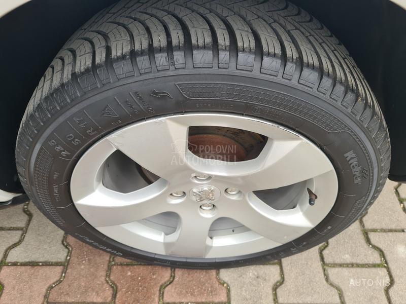 Peugeot 3008 1.6 HDI PREMIUM