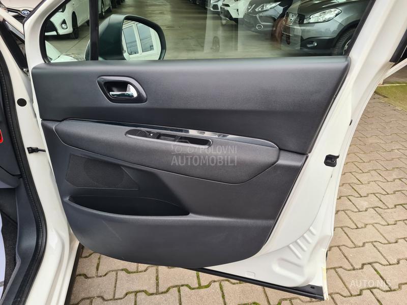 Peugeot 3008 1.6 HDI PREMIUM