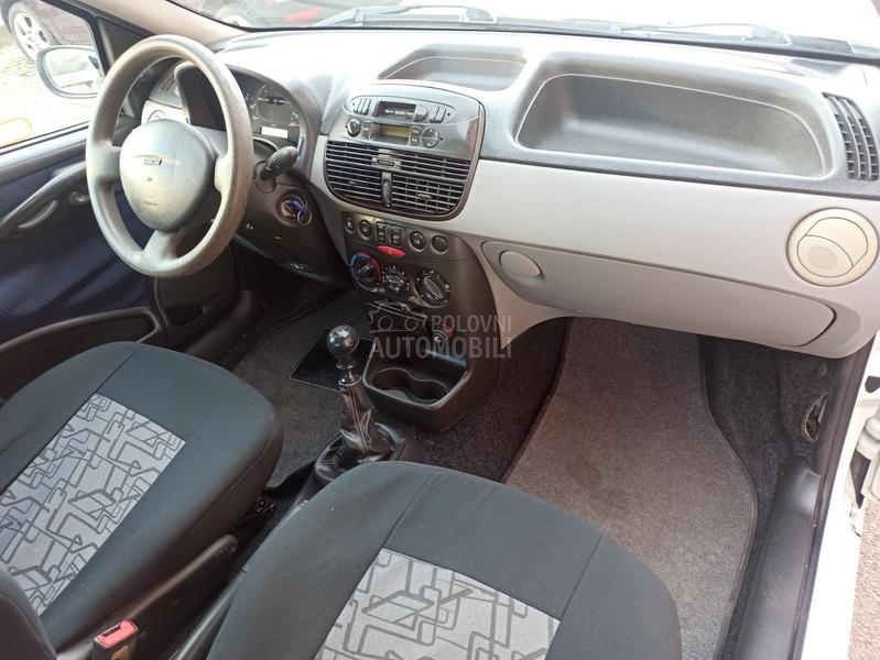Fiat Punto 1.2 8v VREDl VlDETl