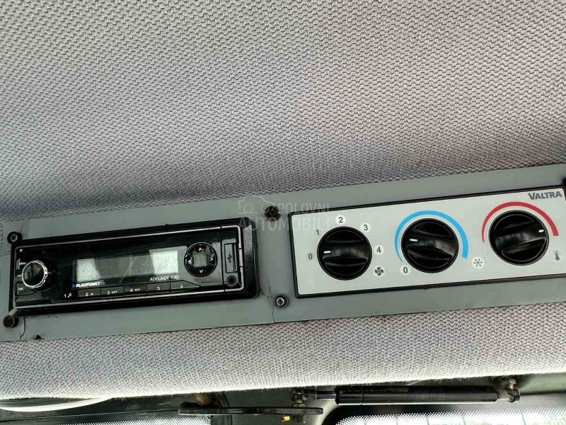 Valtra N101 FABRICKI UTOVARIVAC