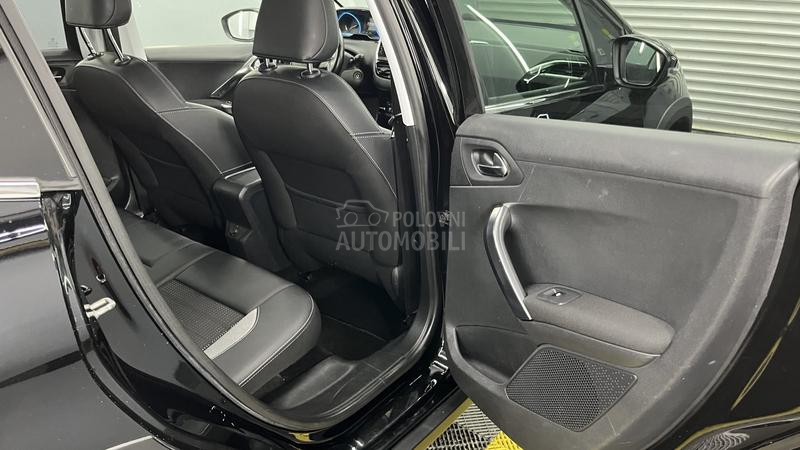 Peugeot 2008 ALLURE HROM 1/1