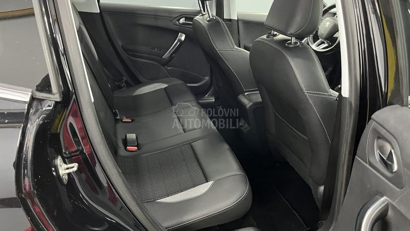 Peugeot 2008 ALLURE HROM 1/1