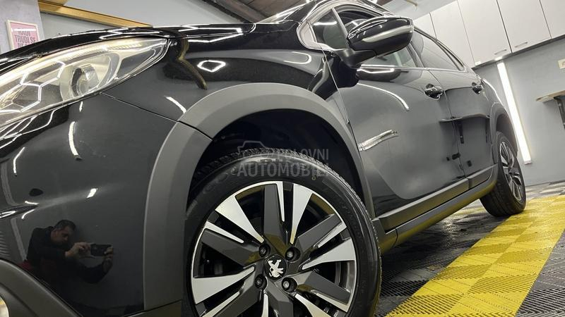Peugeot 2008 ALLURE HROM 1/1