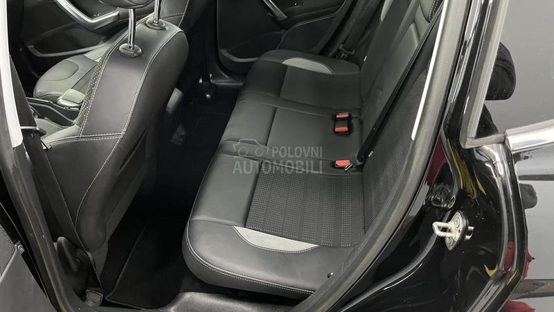 Peugeot 2008 ALLURE HROM 1/1