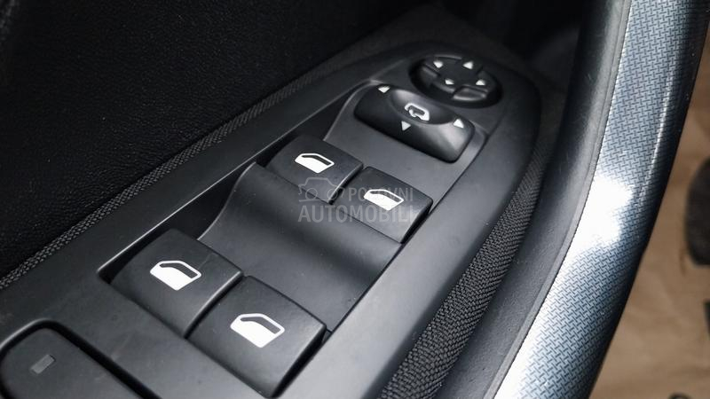 Peugeot 2008 ALLURE HROM 1/1