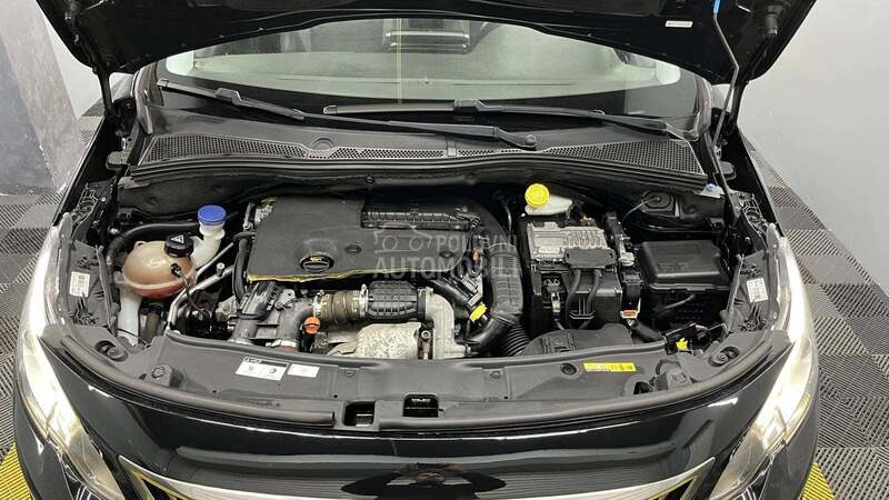 Peugeot 2008 ALLURE HROM 1/1