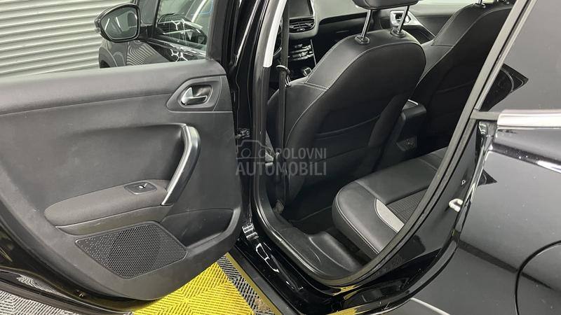 Peugeot 2008 ALLURE HROM 1/1